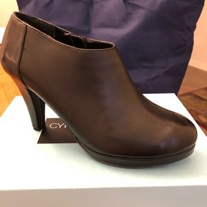 Cynthia Rowley black shootie ‘Lovebird’ 7.5M